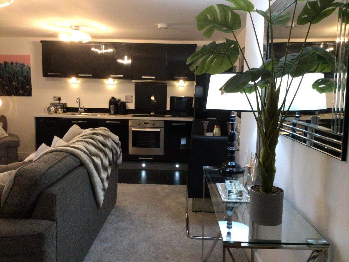 Luxurious River View Apartment With Terrace وورسيستير المظهر الخارجي الصورة