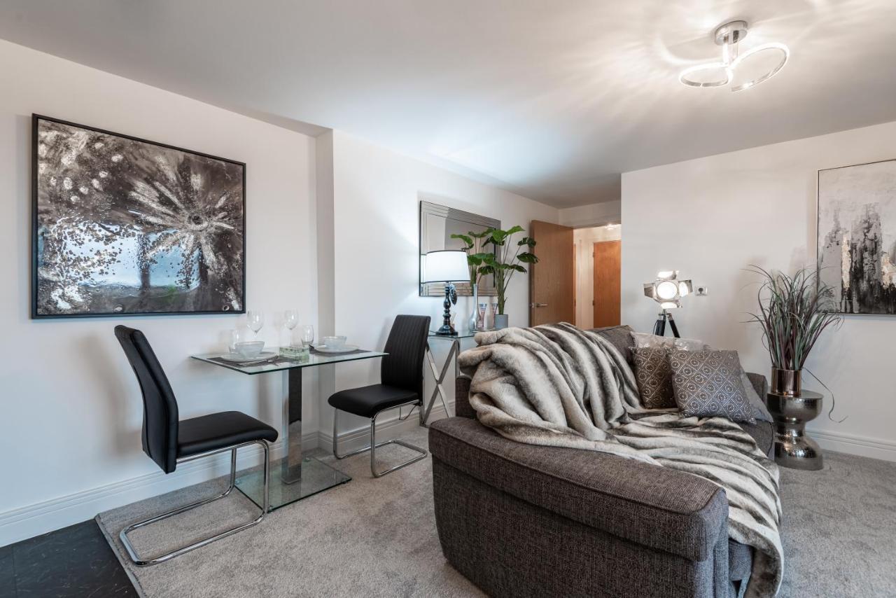 Luxurious River View Apartment With Terrace وورسيستير المظهر الخارجي الصورة