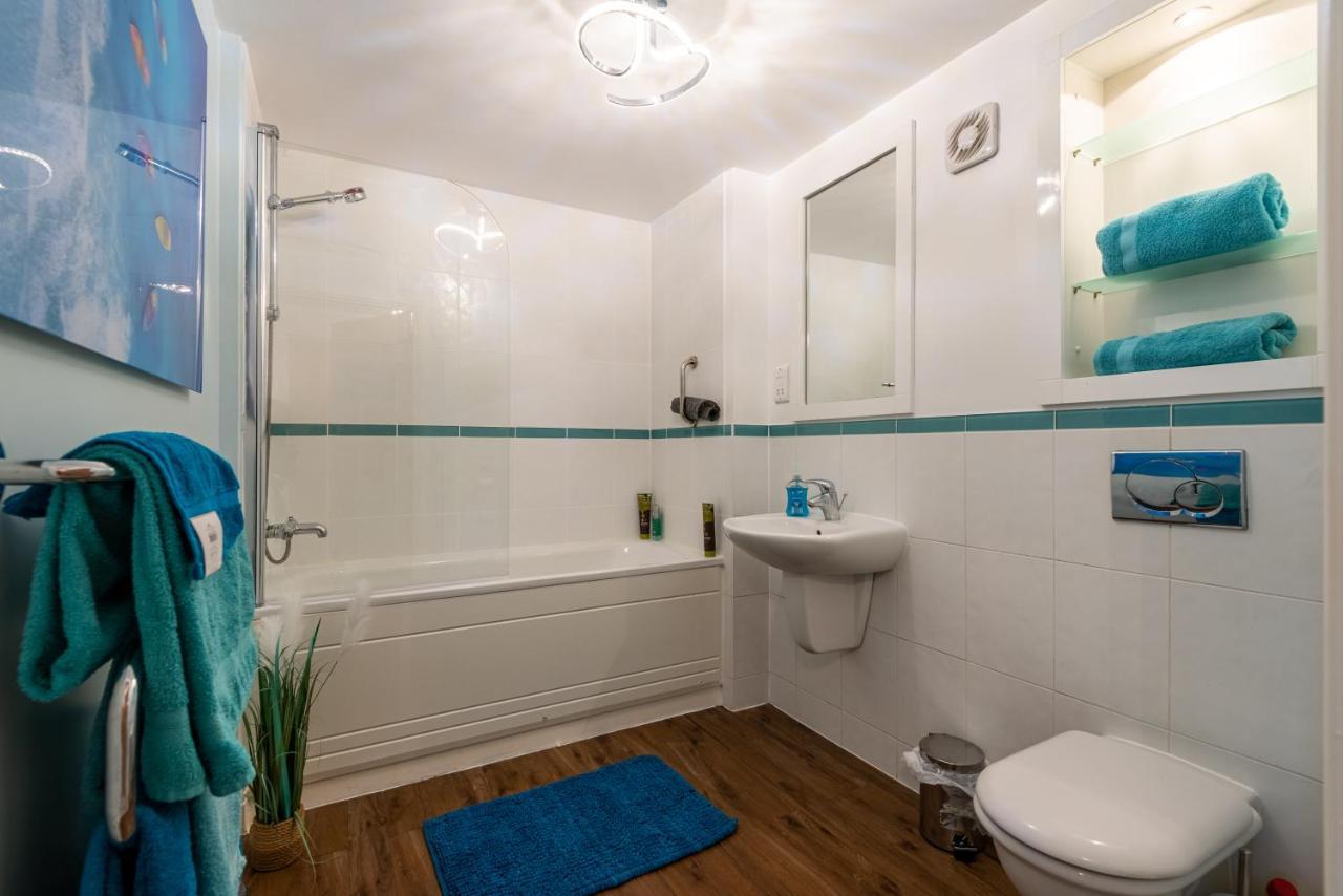 Luxurious River View Apartment With Terrace وورسيستير المظهر الخارجي الصورة